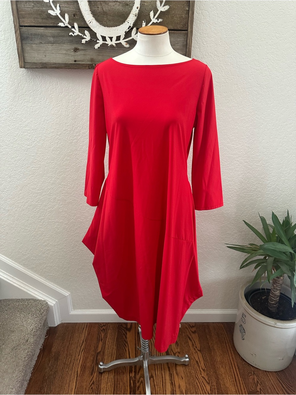IC by Connie K Red structured boxy structural nylon Dress size small